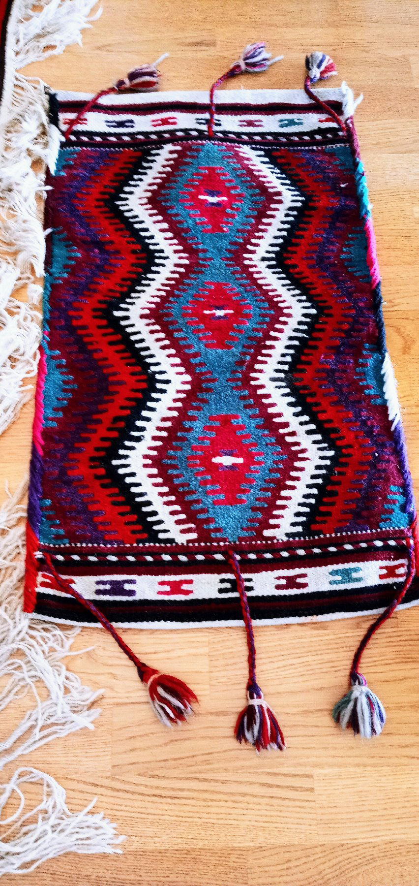 Renkli el dokuması yün kilim yastık yüzü