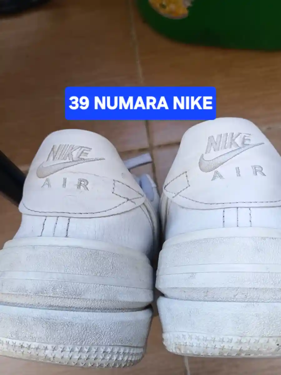 39 numara beyaz nike spor ayakkabı