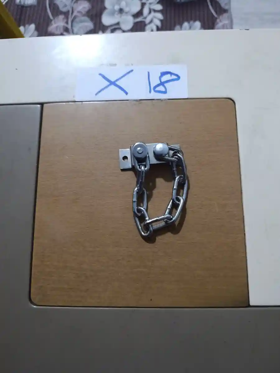 Metal zincirli kapı menteşesi