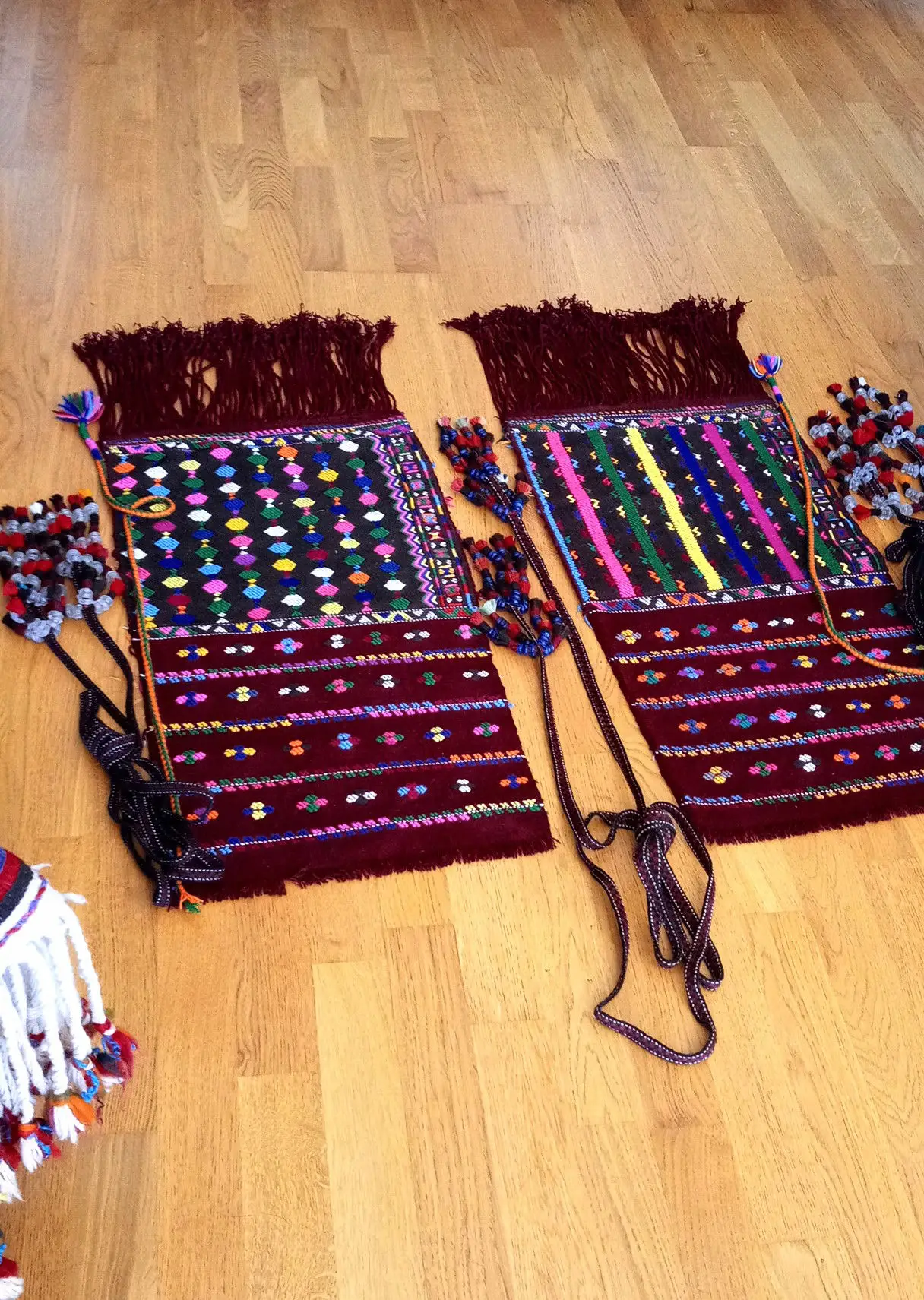 Renkli desenli el yapımı kilim