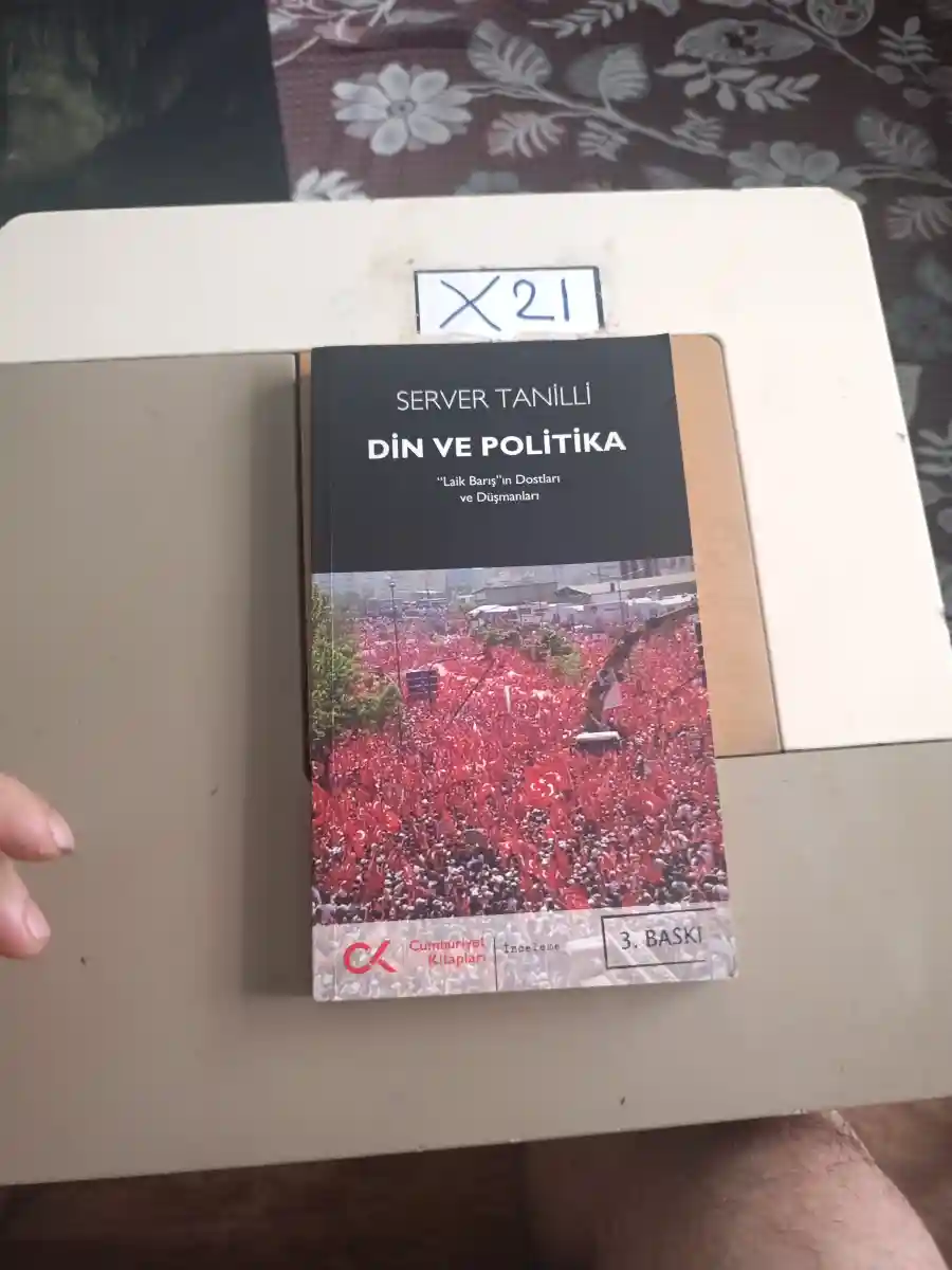 Server tanıllı din ve politika kitabı