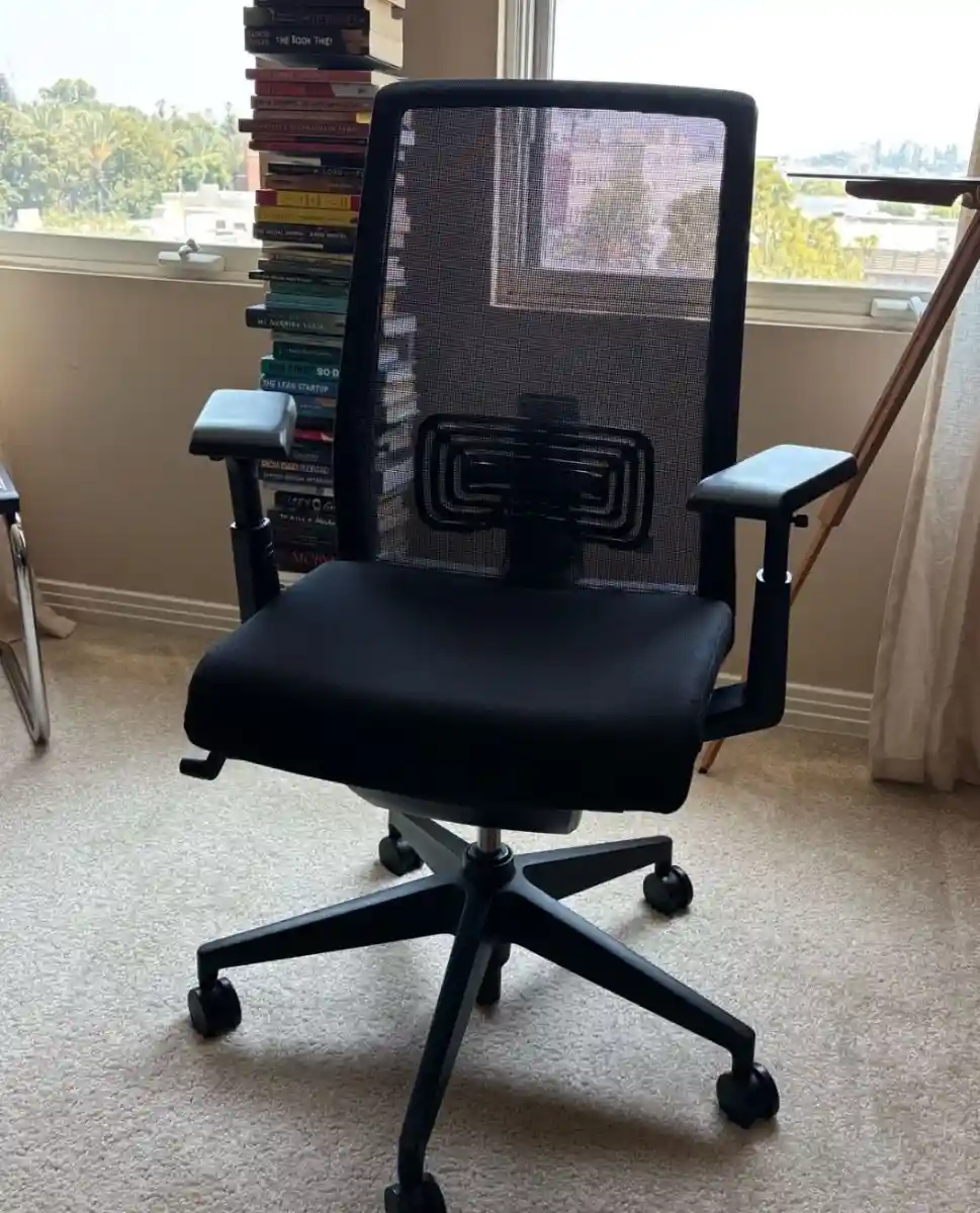 Ergonomik ofis sandalyesi - siyah