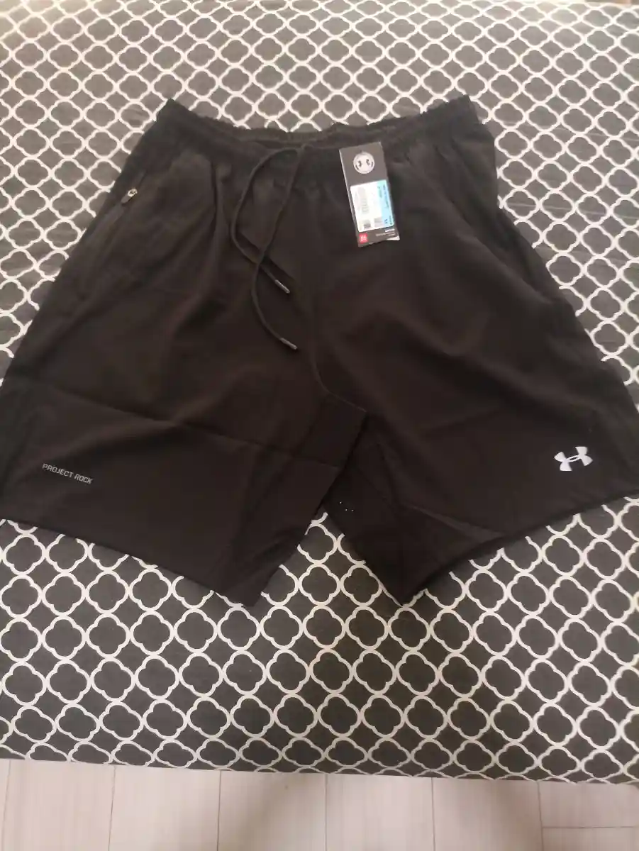 Siyah under armour kısa şort paraşüt kumaş xl beden boy 50 cm en 40 cm paça genişliği 30 cm