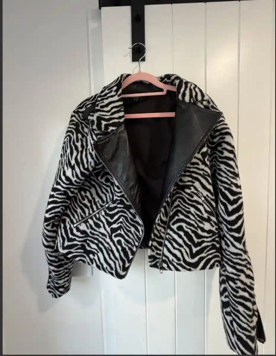 Zebra desenli deri ceket ilan görseli