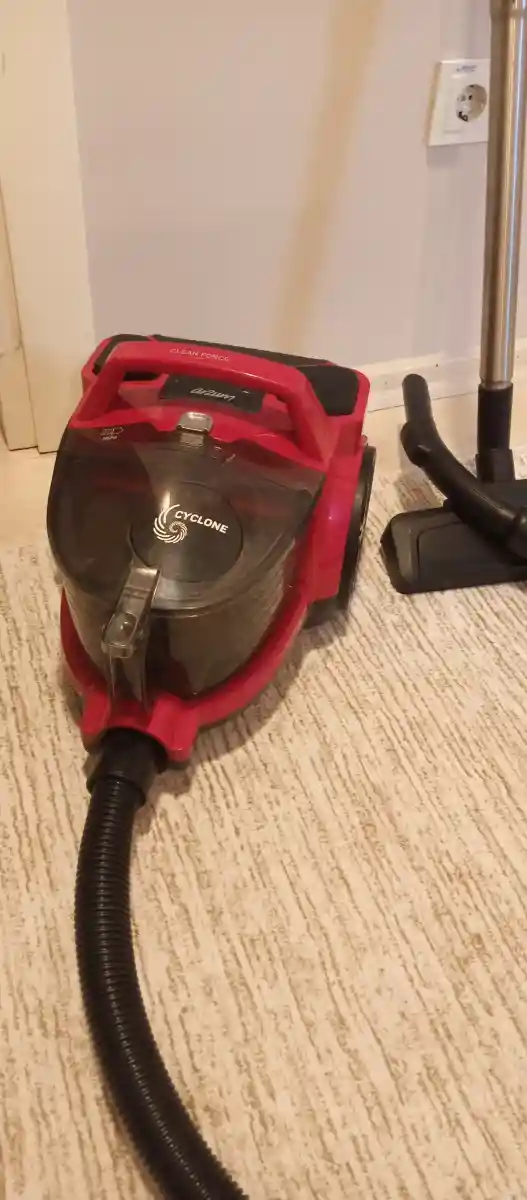 Kompakt elektrikli süpürge
