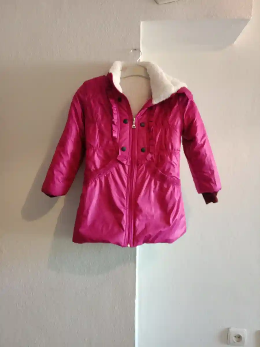 Pembe kız montu