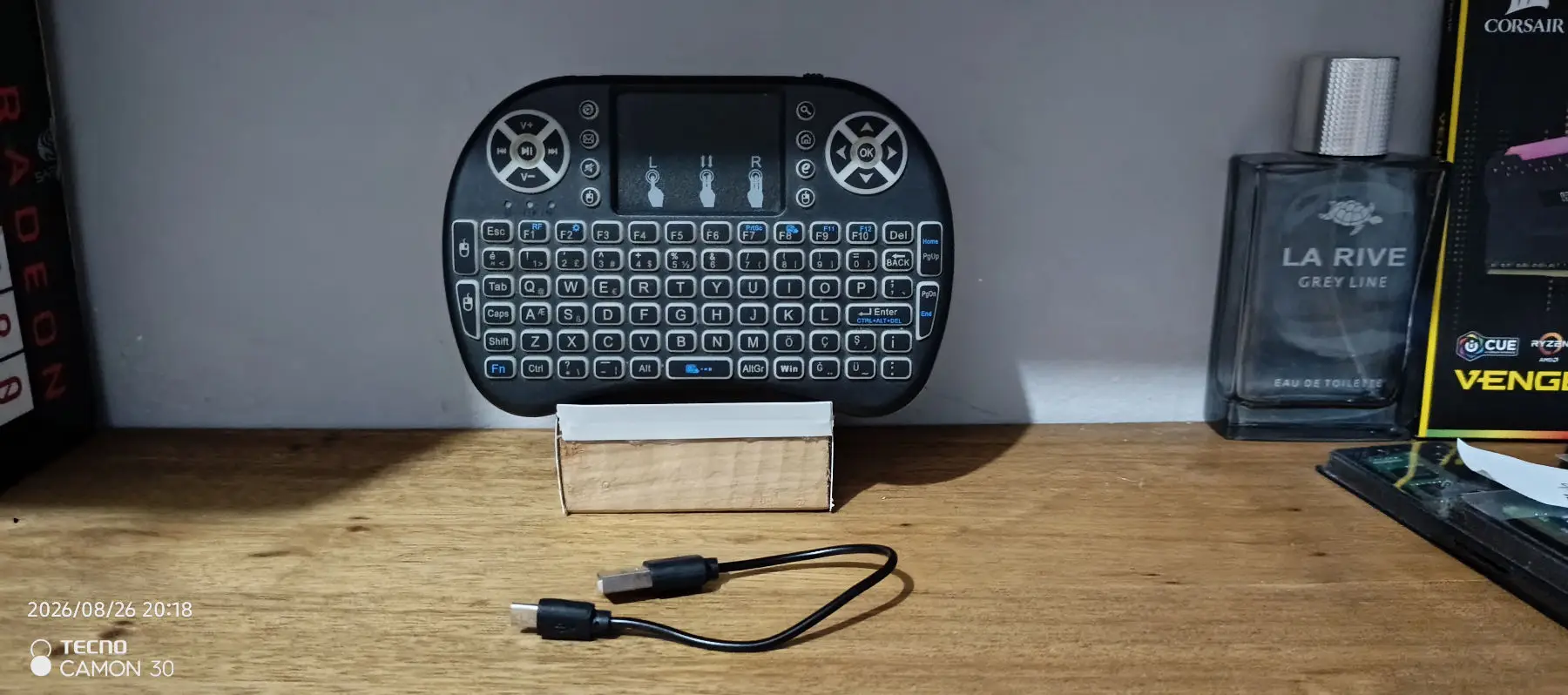 Mi̇ni̇ rgb kablosuz bi̇lgi̇sayar/telefon klavye