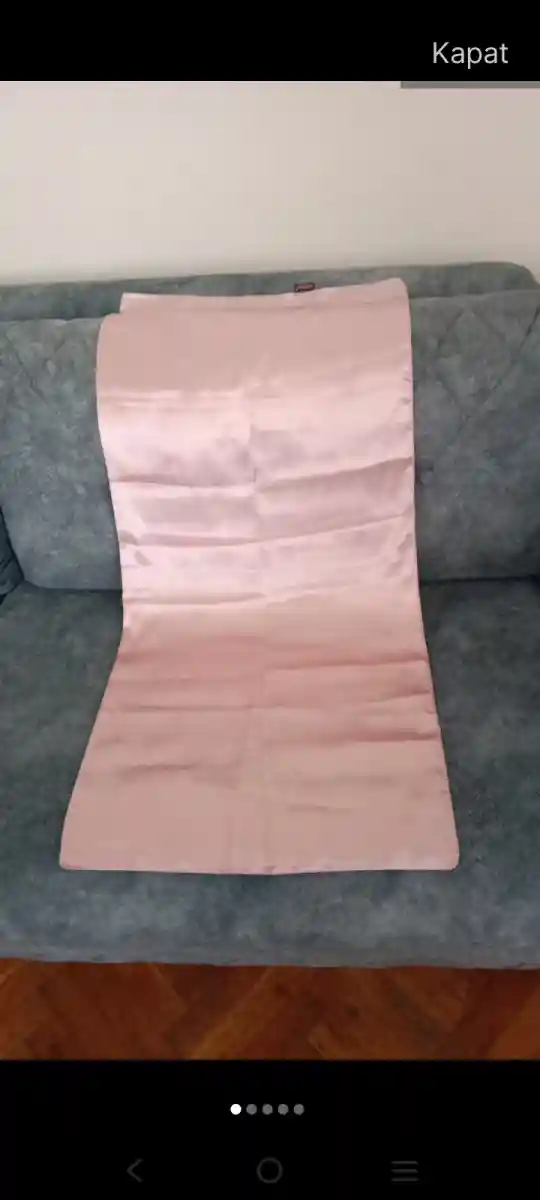 Pembe saten eşarp modelleri