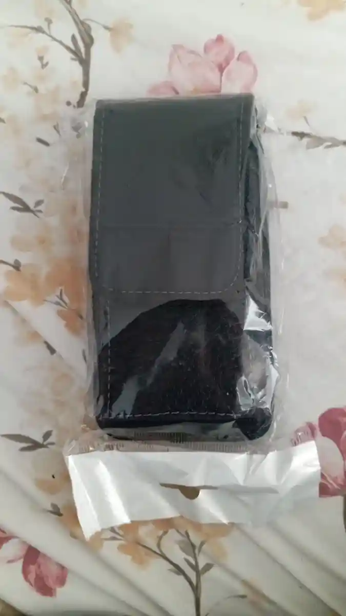 Siyah cep telefonu kılıfı