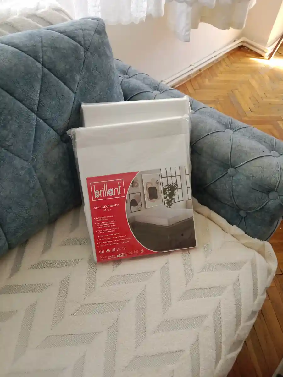 Alez yatak koruyucu sıvı geçirmez lastikli beyaz renk 2 pakettir yeni ve paketli ürünlerdir ale