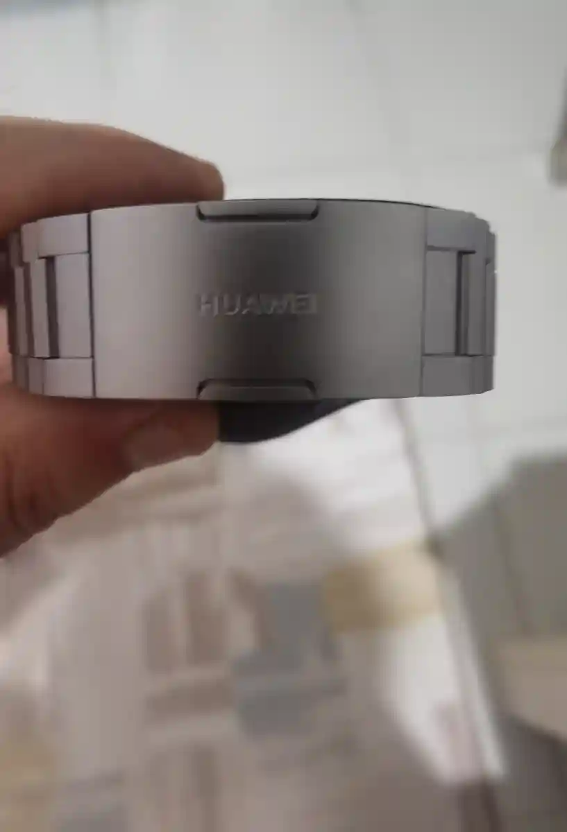 Huawei akıllı saat gt3 pro titanyum  kordon şarj ile gönderim yapıyorum