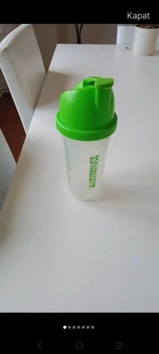 Yeşil kapaklı protein shaker
