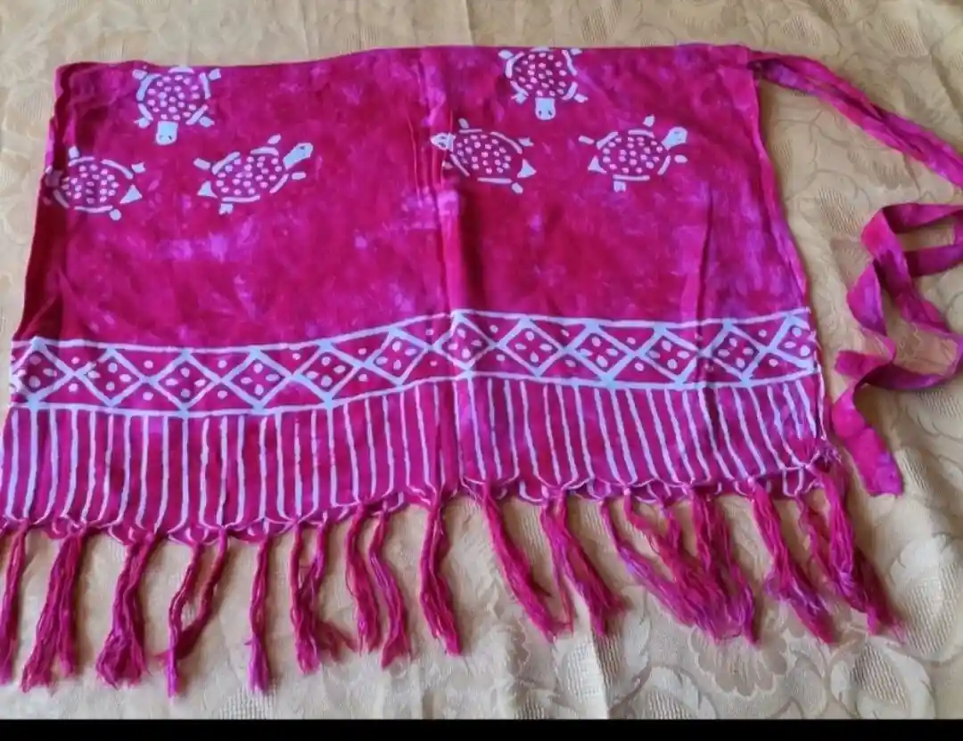 Pembe desenli  plaj eteği.