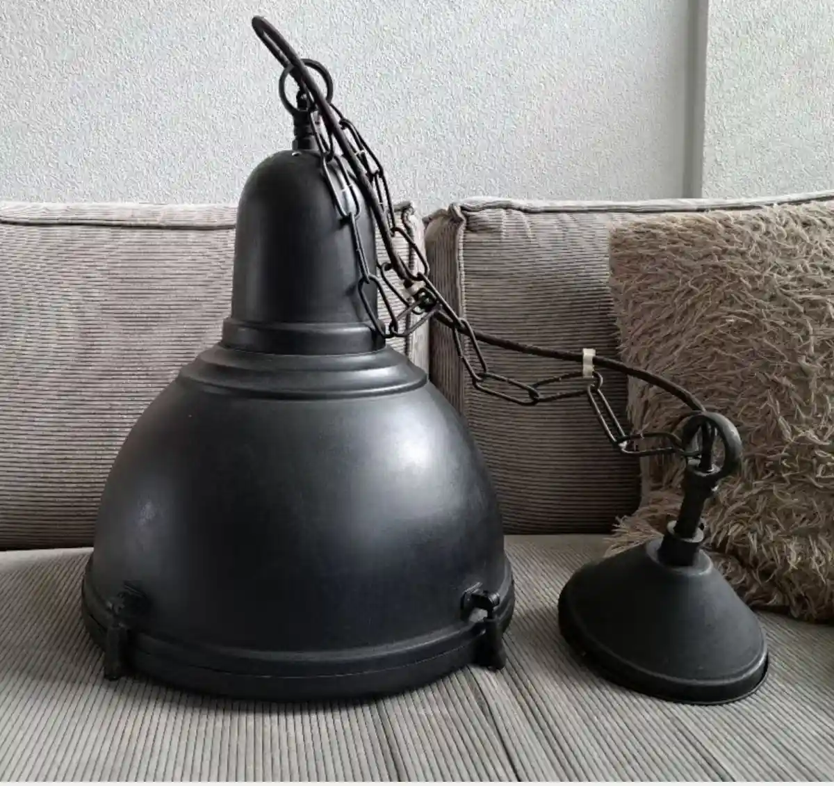 Siyah metal endüstriyel avize