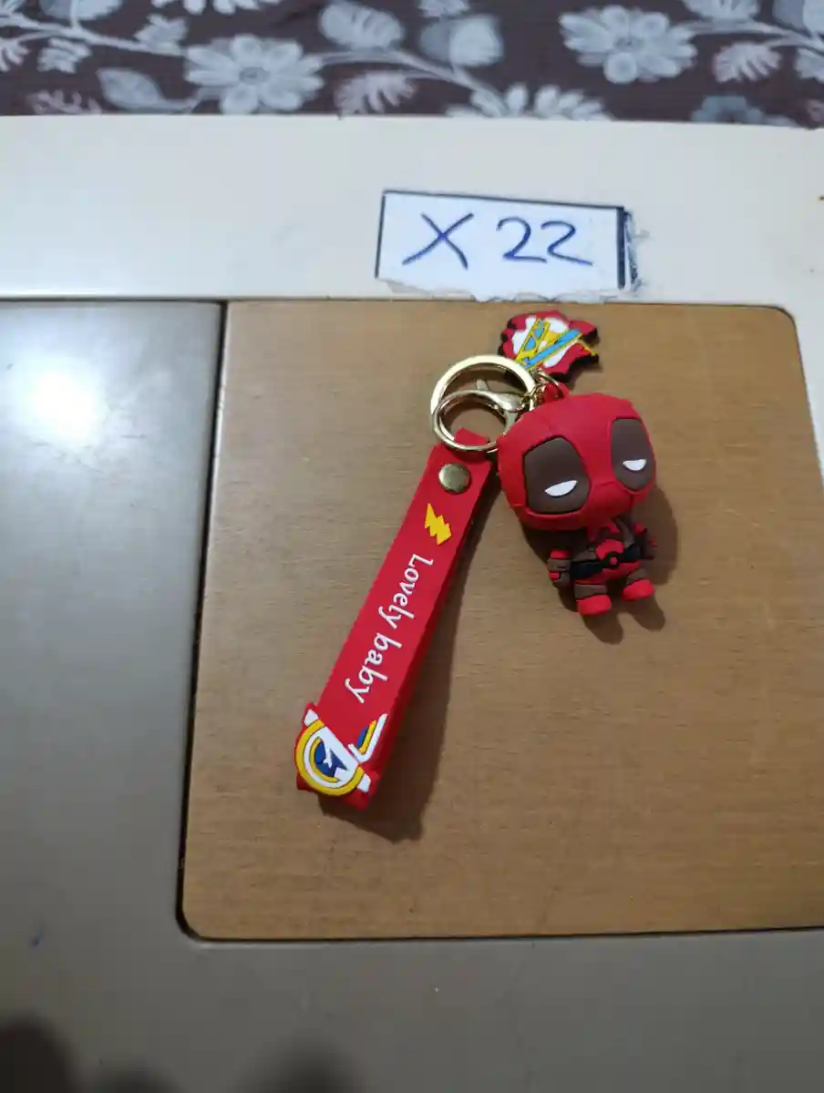 Kırmızı deadpool anahtarlık
