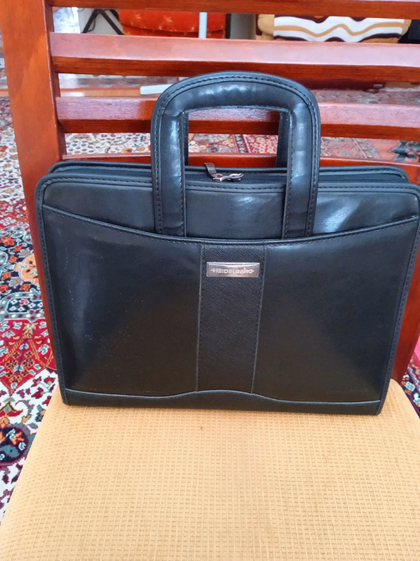 Gerçek haki̇ki̇ deri̇ evrak ve laptop çantasi