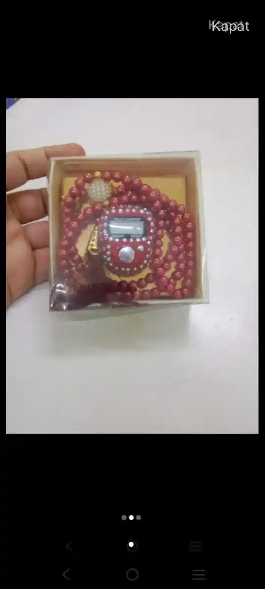 Kırmızı tesbih ve kutusu