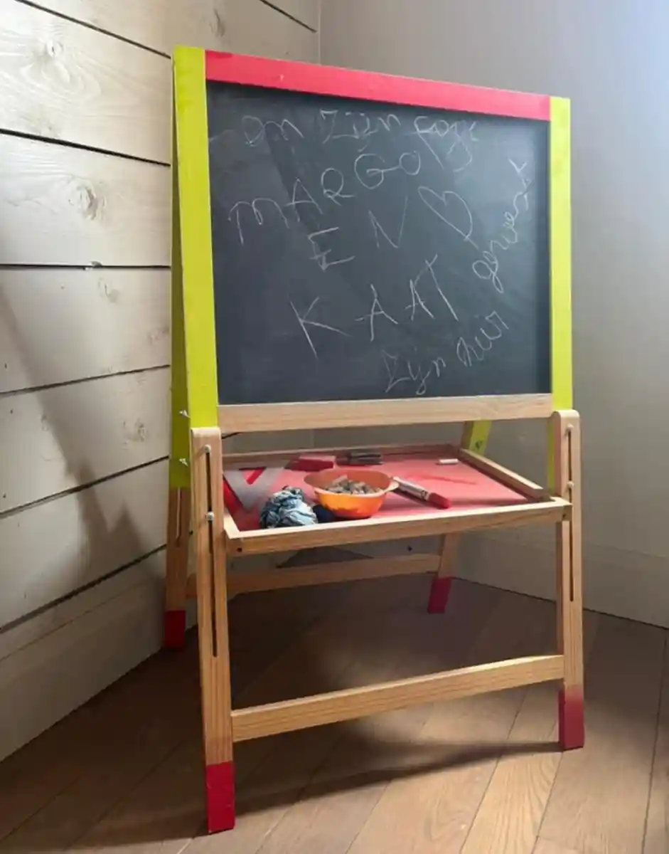 çocuklar i̇çin ahşap çizim tahtası ilan görseli