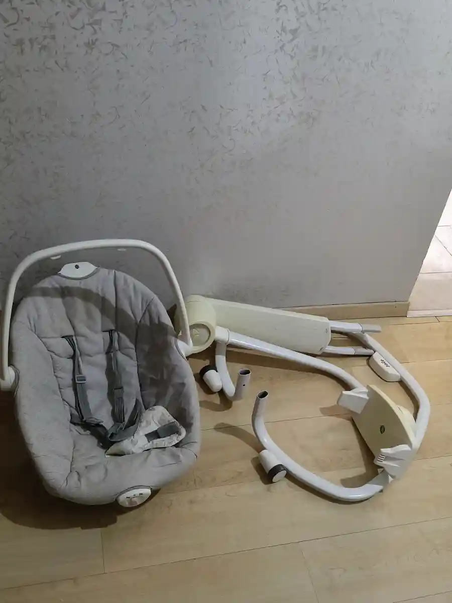 Gri bebek salıncağı