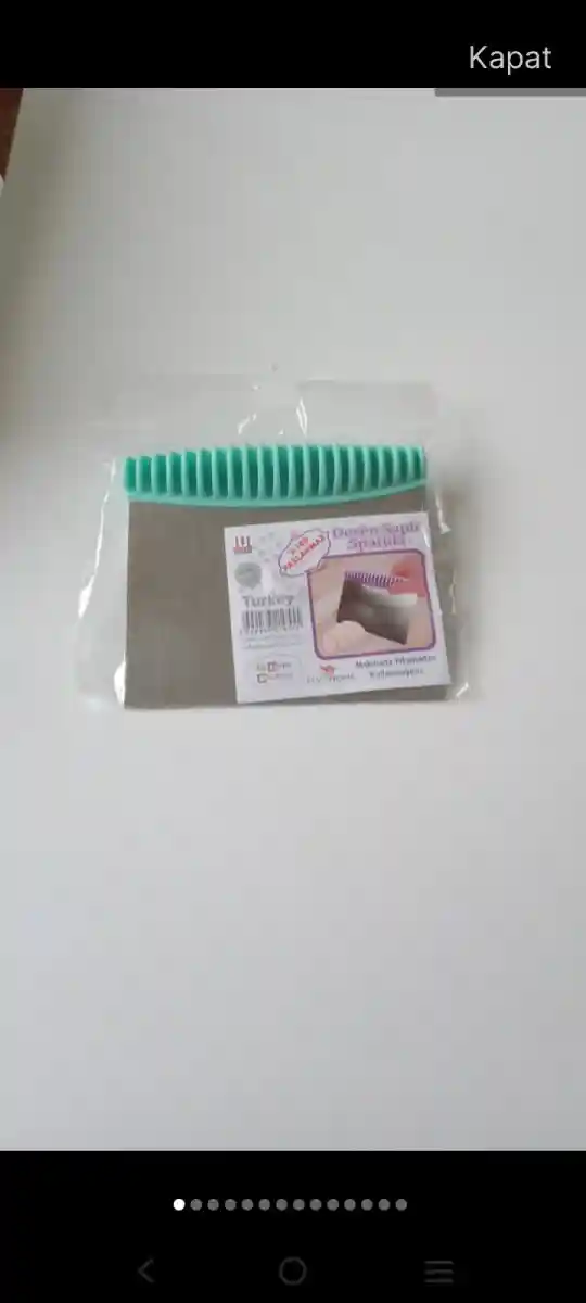 Yeşil dişli pasta spatulası