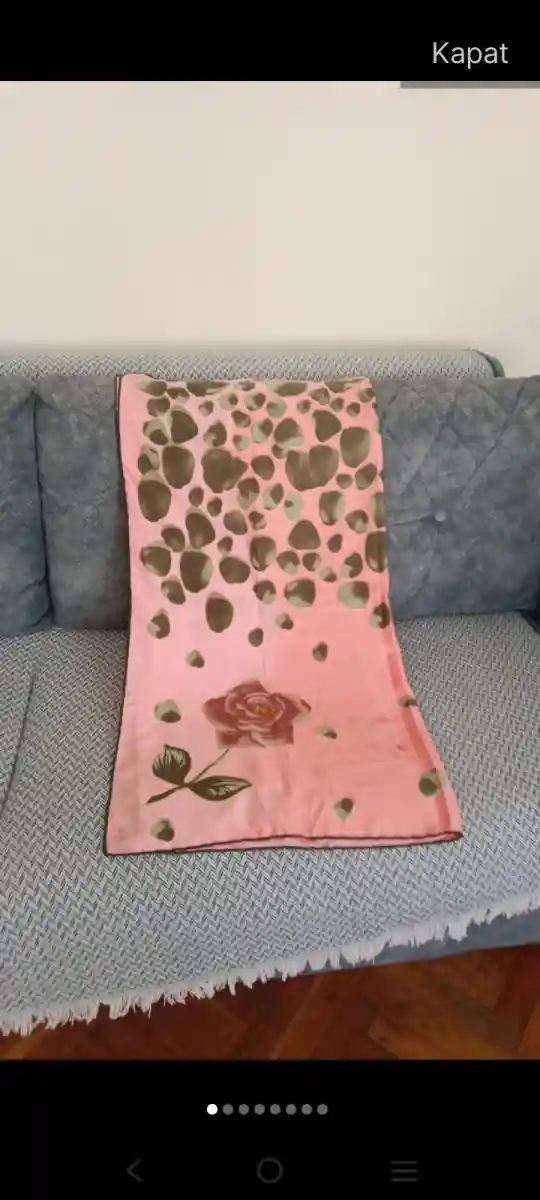 çiçek desenli pembe eşarp modelleri