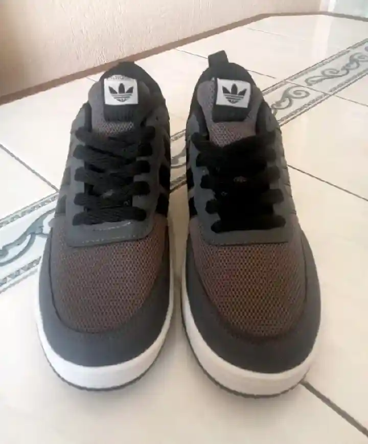 Adidas siyah-gri spor ayakkabı