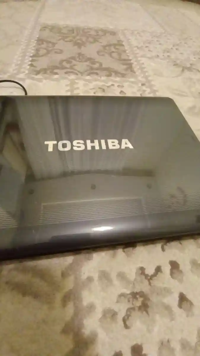 Siyah toshiba laptop
