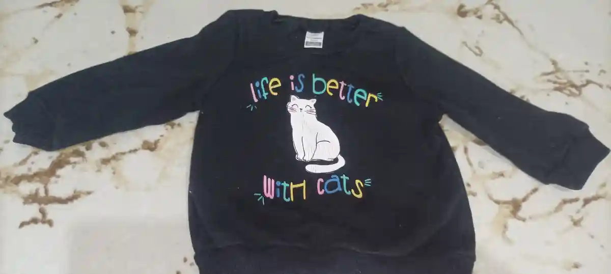 Kedi desenli siyah sweatshirt