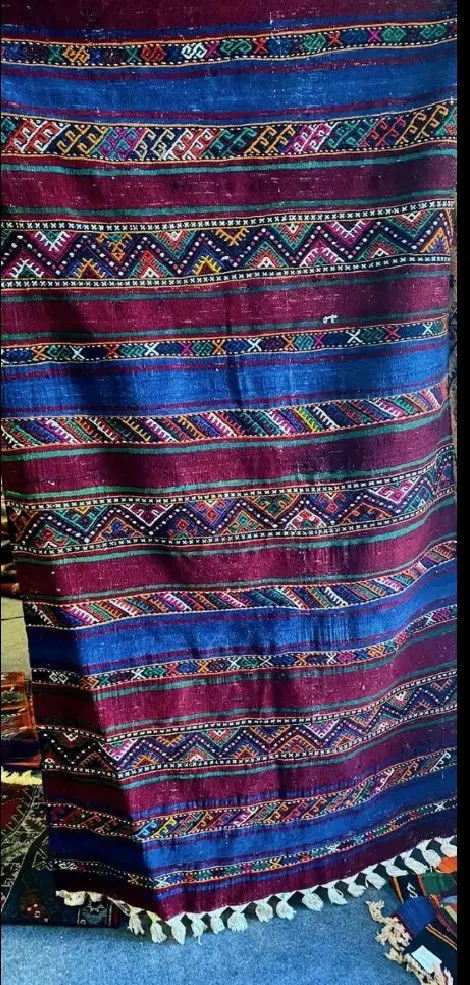 Renkli desenli el dokuması kilim