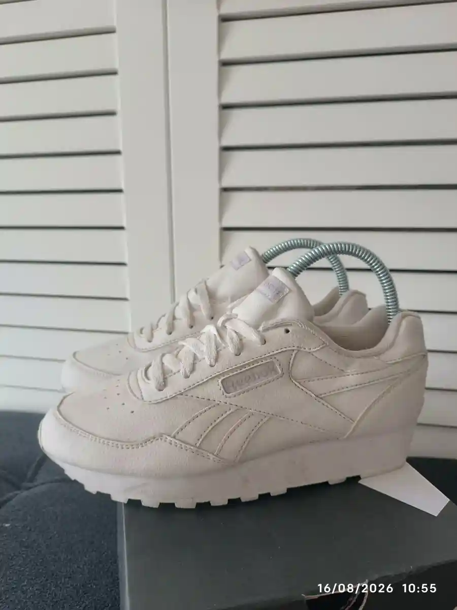 Orijinal beyaz reebok spor ayakkabı