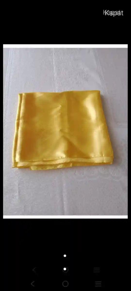 Sarı saten eşarp modelleri