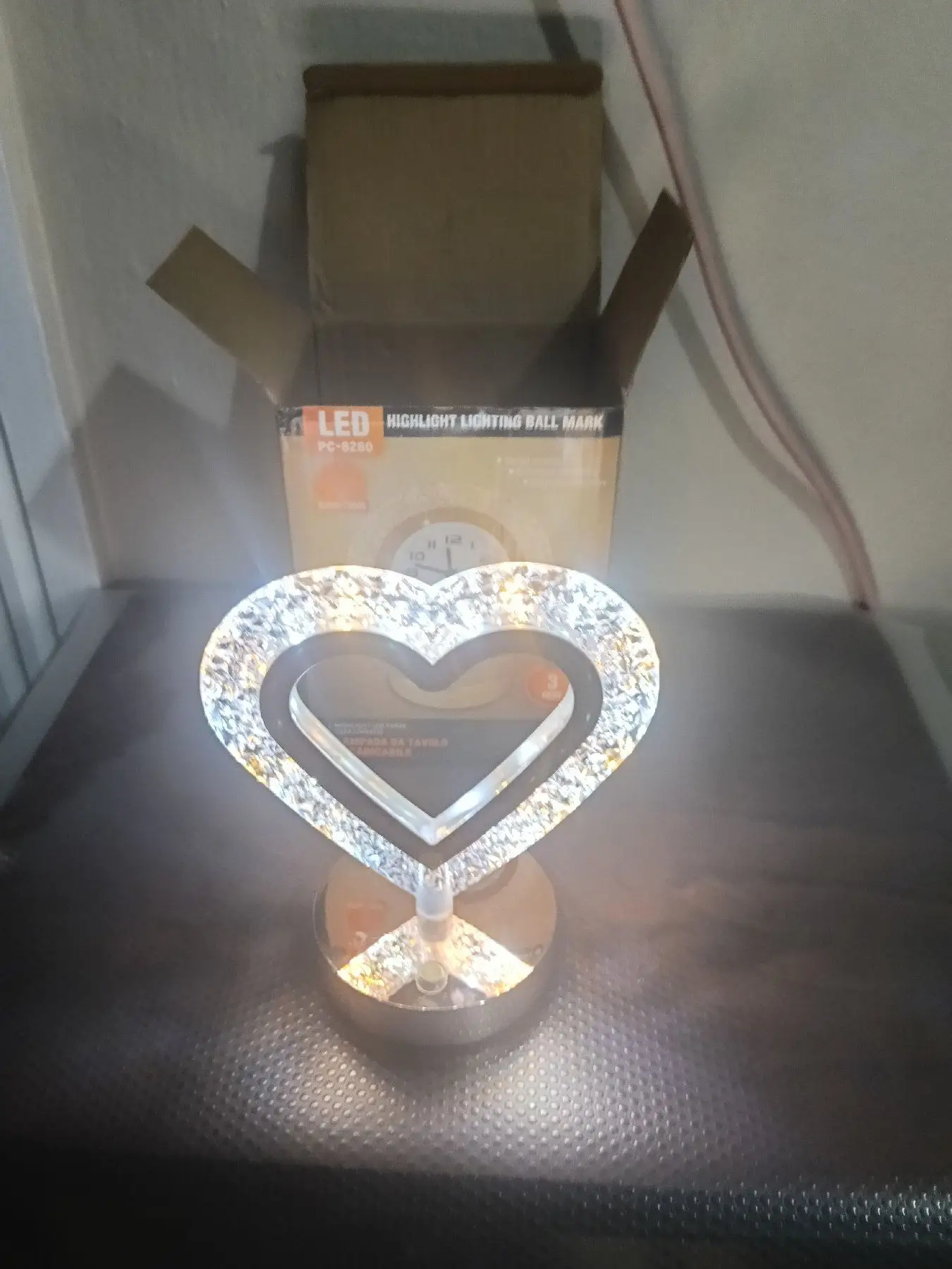 Kalp şeklinde led masa lambası
