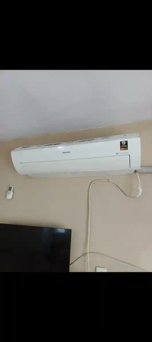 Beyaz duvar tipi klima