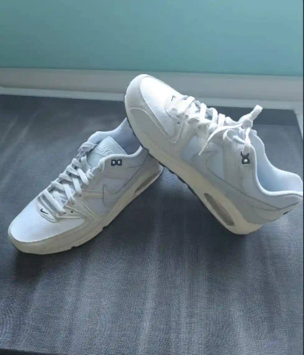 Beyaz nike spor ayakkabı ilan görseli