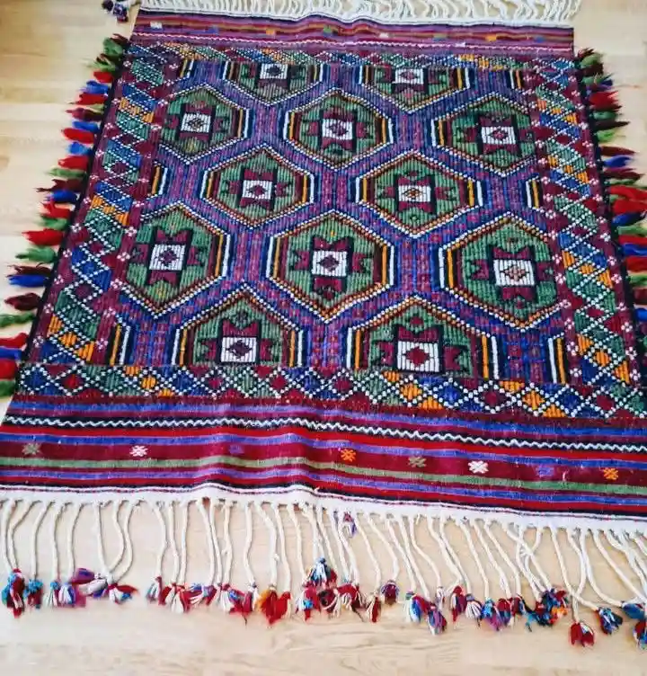 Renkli desenli antika  el dokuma kilim  halı
