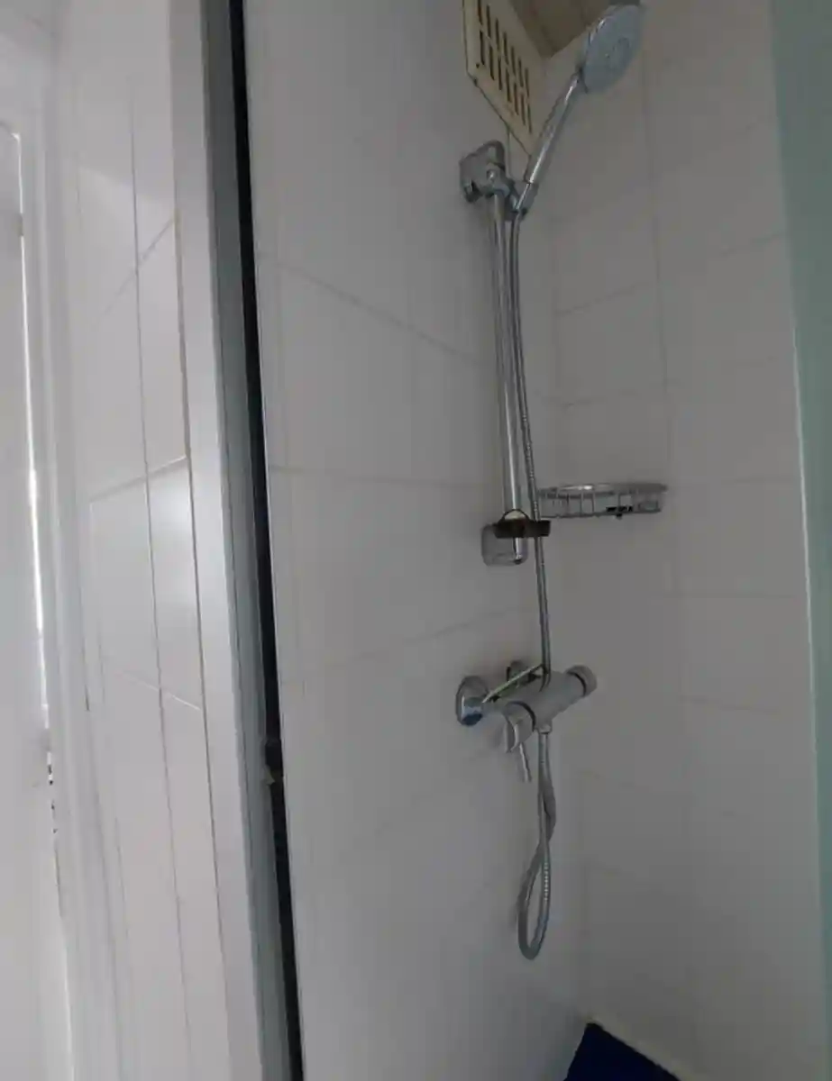 Modern duş başlığı ve musluk seti
