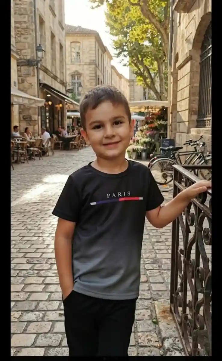 Paris yazılı çocuk tişörtü. 6..7.yaş için ilan görseli