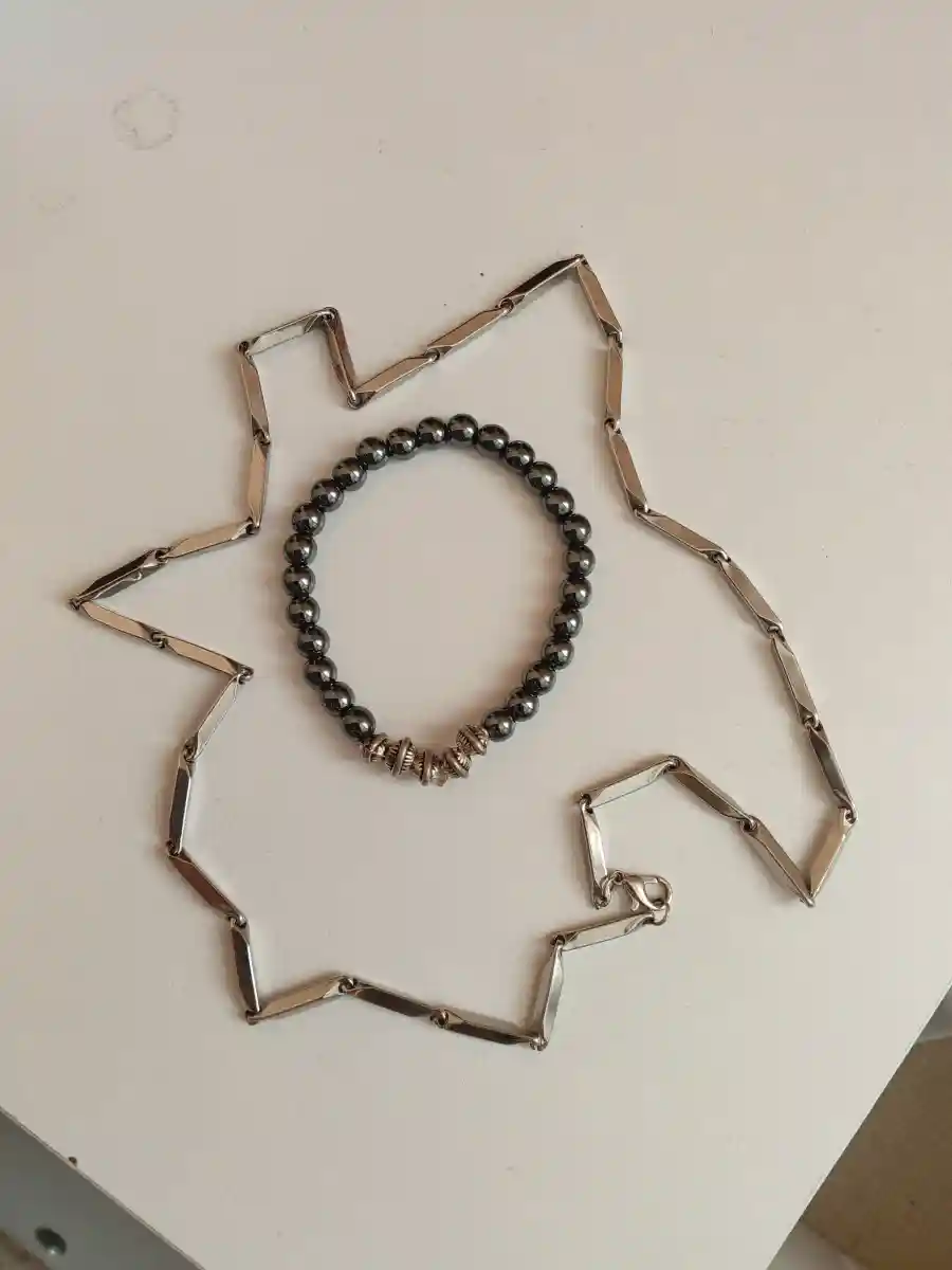 şık metal kolye ve bileklik