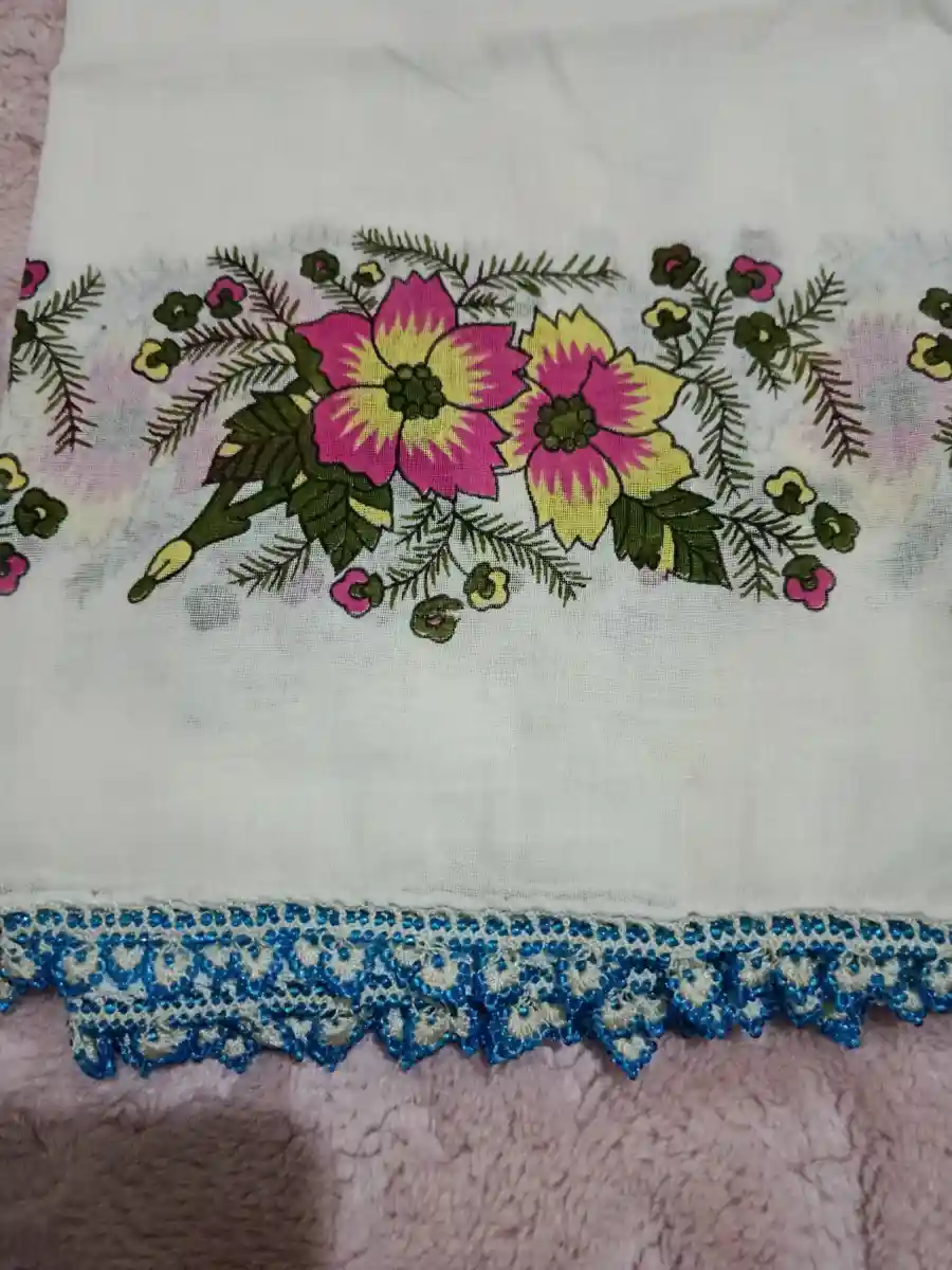 çiçek desenli boncuk oyalı yazma