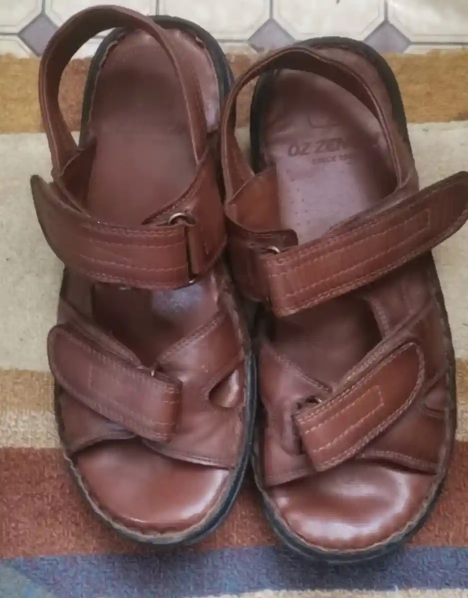 Deri kahverengi sandalet