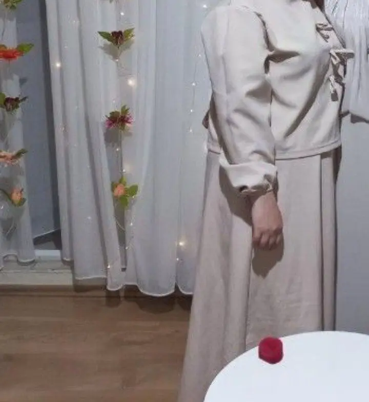Bej renk etekli ikili takım