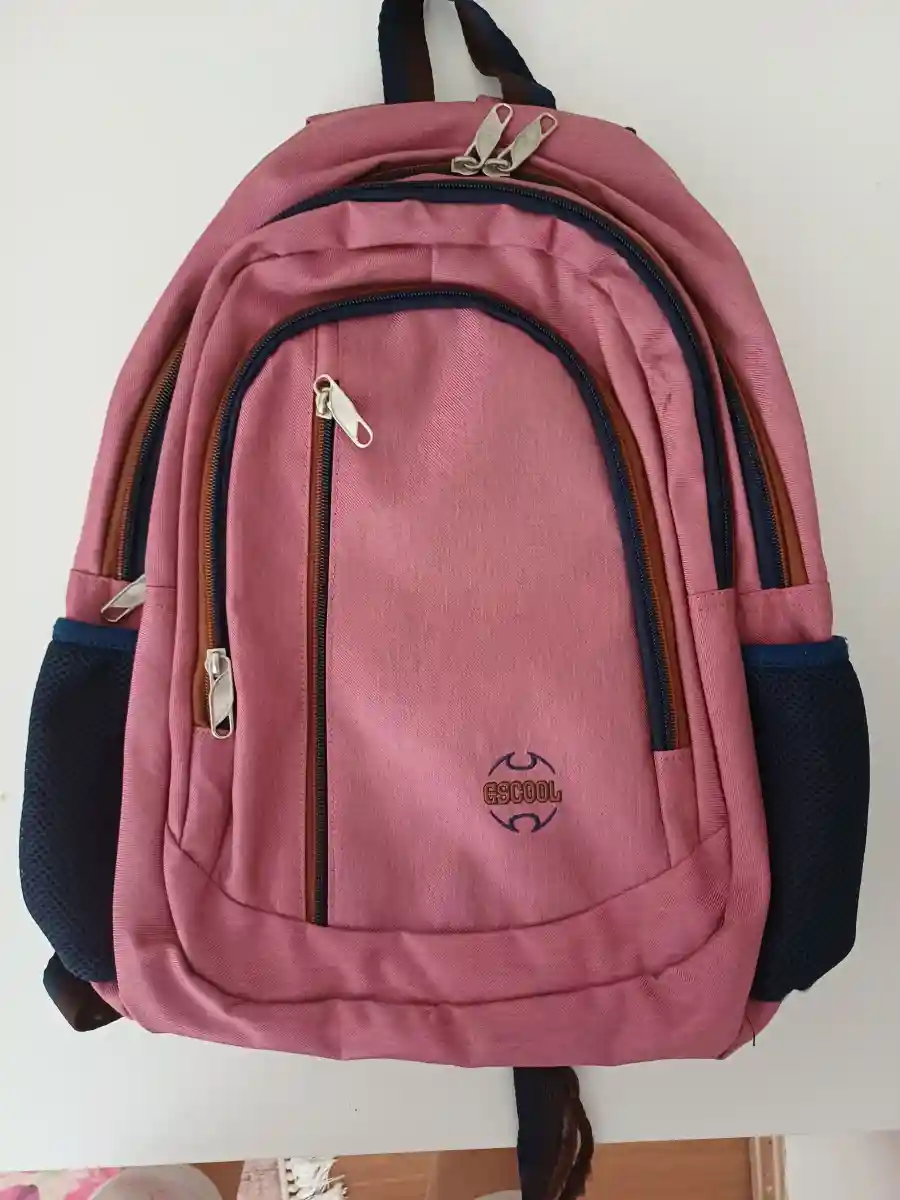 Pembe renkli sırt çantası
