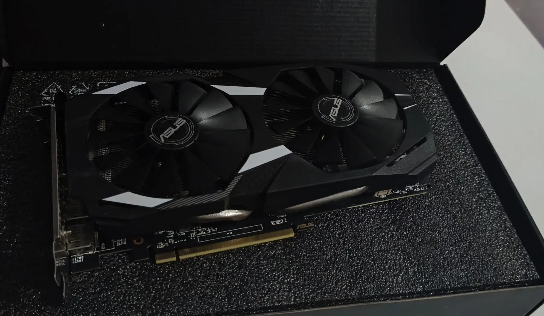 Asus dual rx560 4 gb 128 bit bilgisayar ekran kartı (sıfır ayarında)