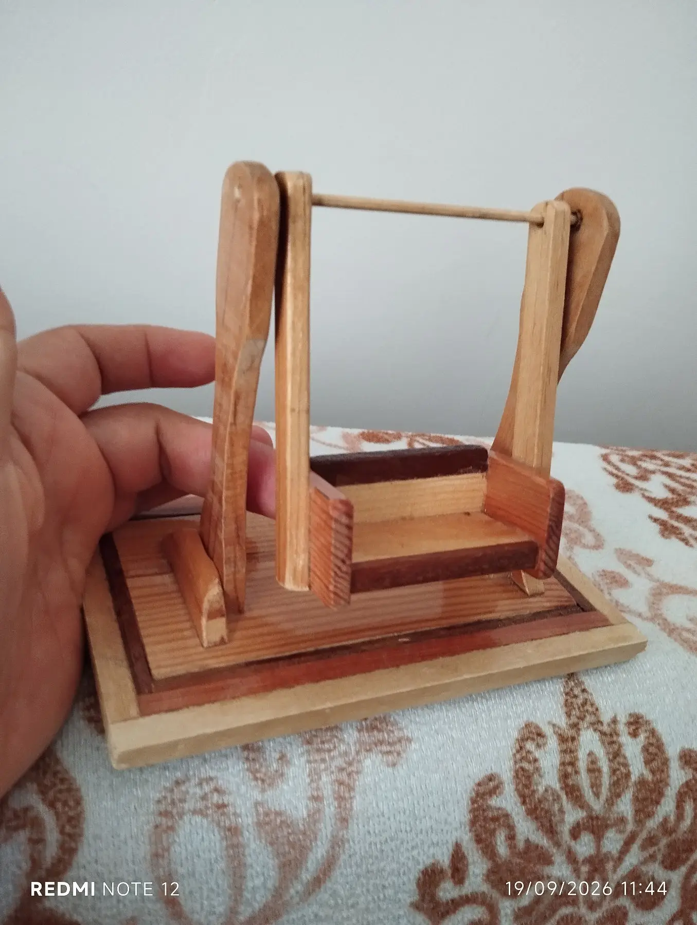 El yapımı ahşap salıncak sorunsuz