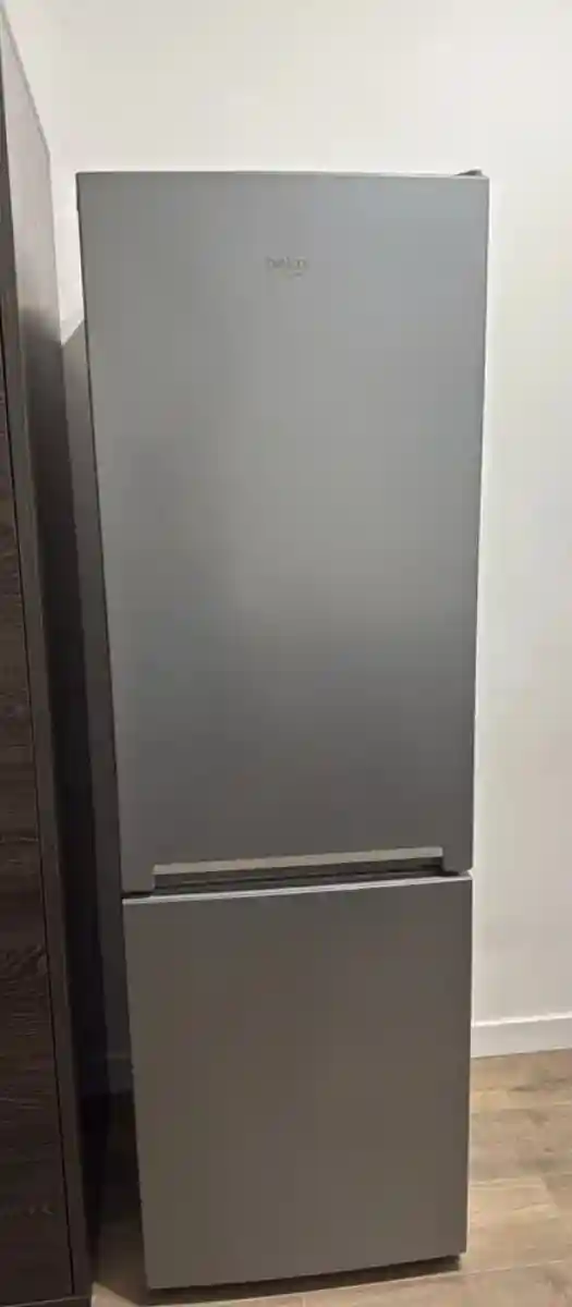 Gümüş renkli buzdolabı