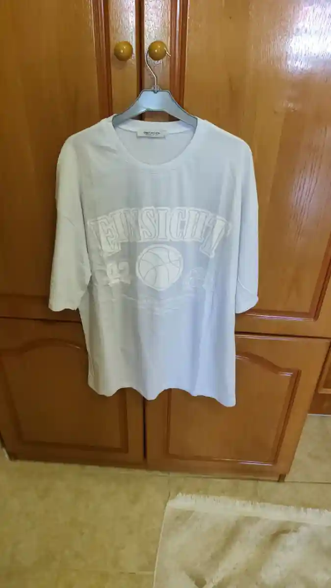Beyaz oversize bisiklet yaka tişört