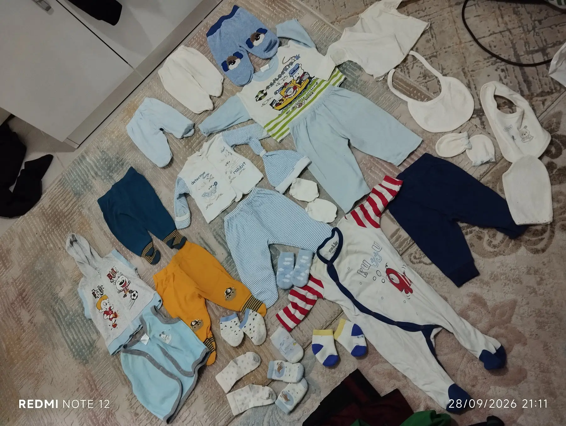 0 1 yaş arası bebek kıyafetleri kullanılabilir halde