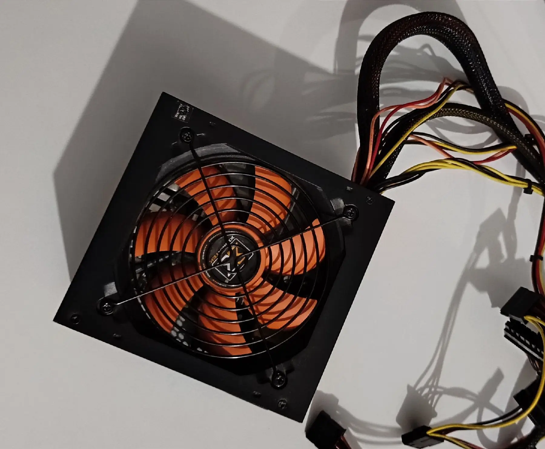 Xi̇gamek cali̇bre 600w 80 plus power supply