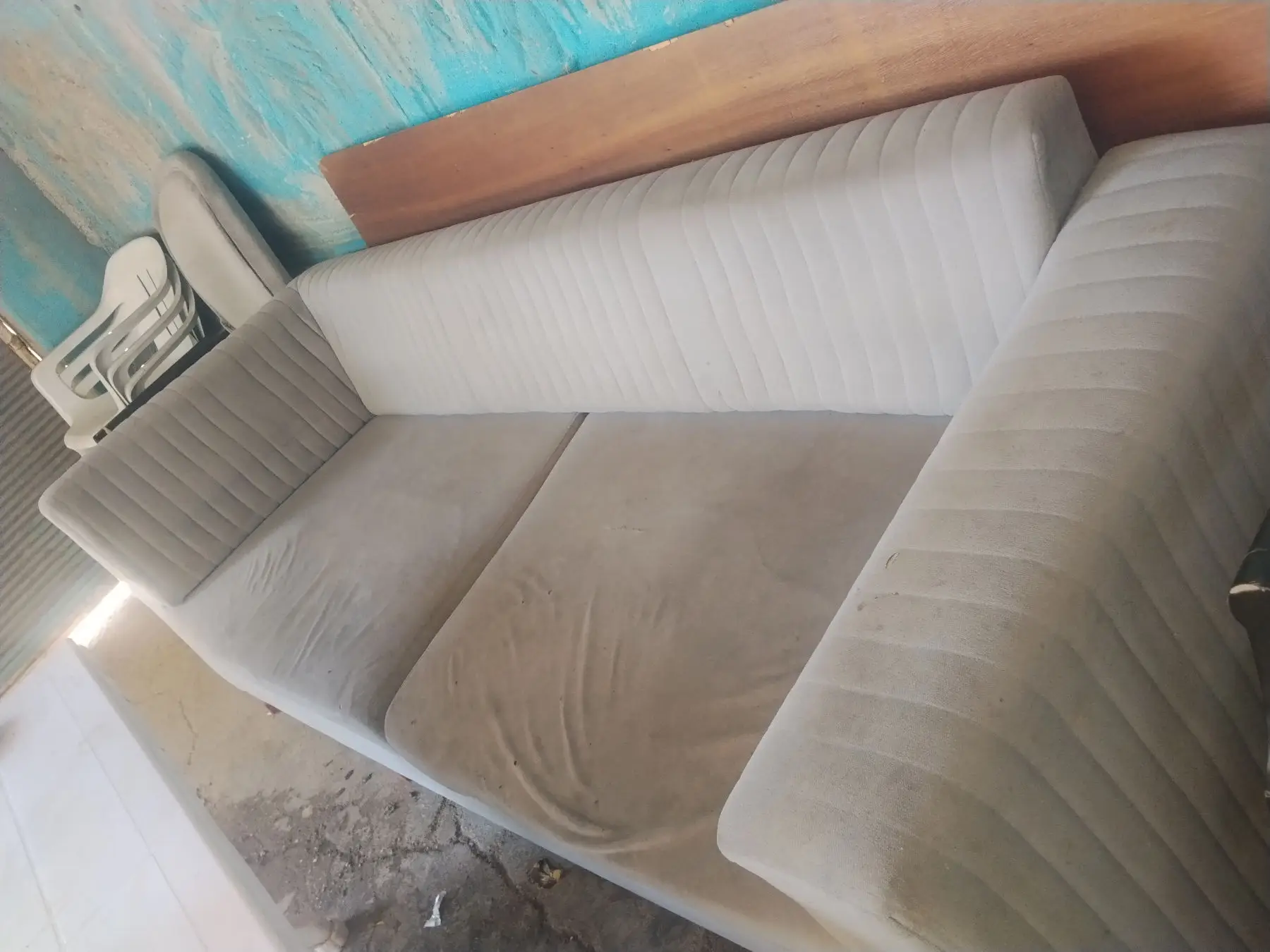 Gri kumaş üçlü koltuk