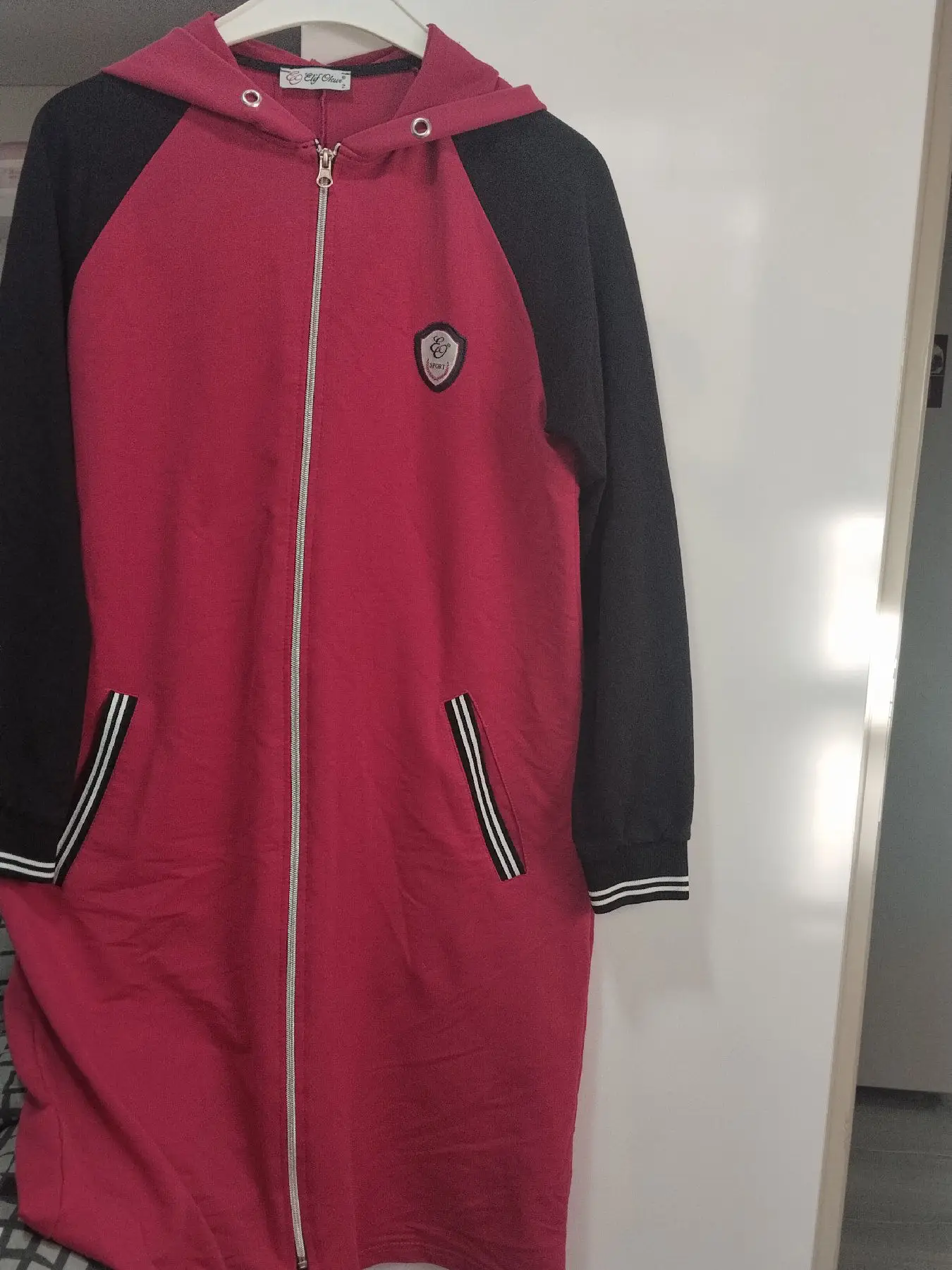 Kapüşonlu pembe uzun elbise